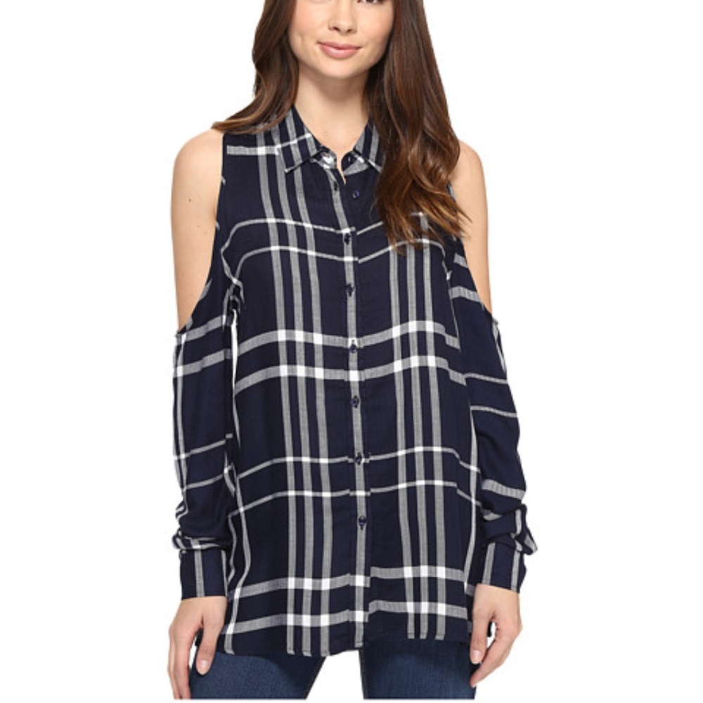 NWT Romeo & Juliet Couture Cold-Shoulder Shirt
